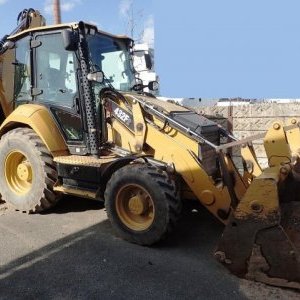 foto CAT 432 Baggerlader mit kfz