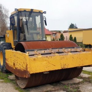 foto 15.6t/2.1m walze CAT CS583