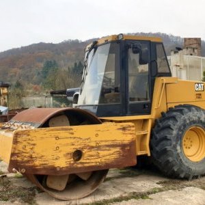 foto 15.6t/2.1m walze CAT CS583