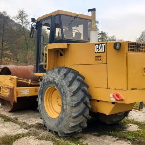 foto 15.6t/2.1m walze CAT CS583