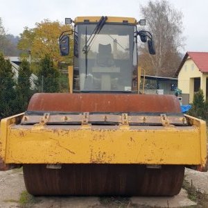 foto 15.6t/2.1m walze CAT CS583